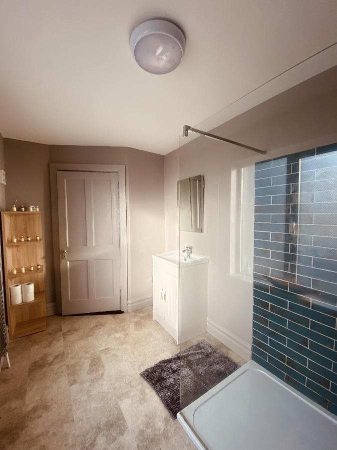 3 Bedroom Luxury Apartment Main Street Cashel  Exterior photo