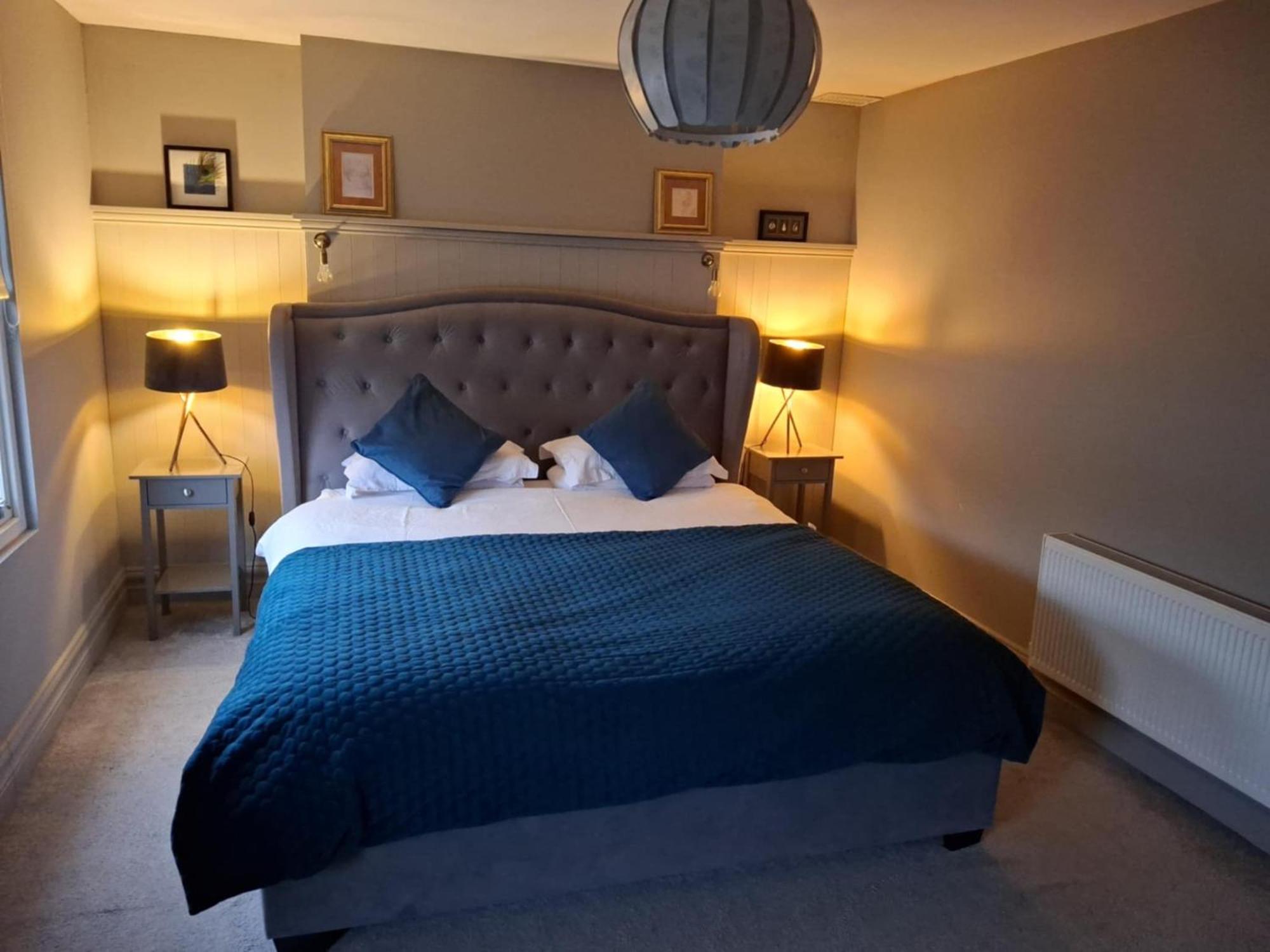 3 Bedroom Luxury Apartment Main Street Cashel  Exterior photo